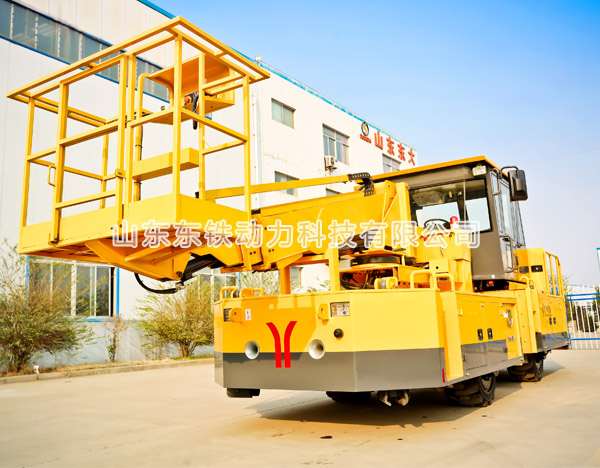 東鐵動(dòng)力：公鐵兩用高空作業(yè)牽引車