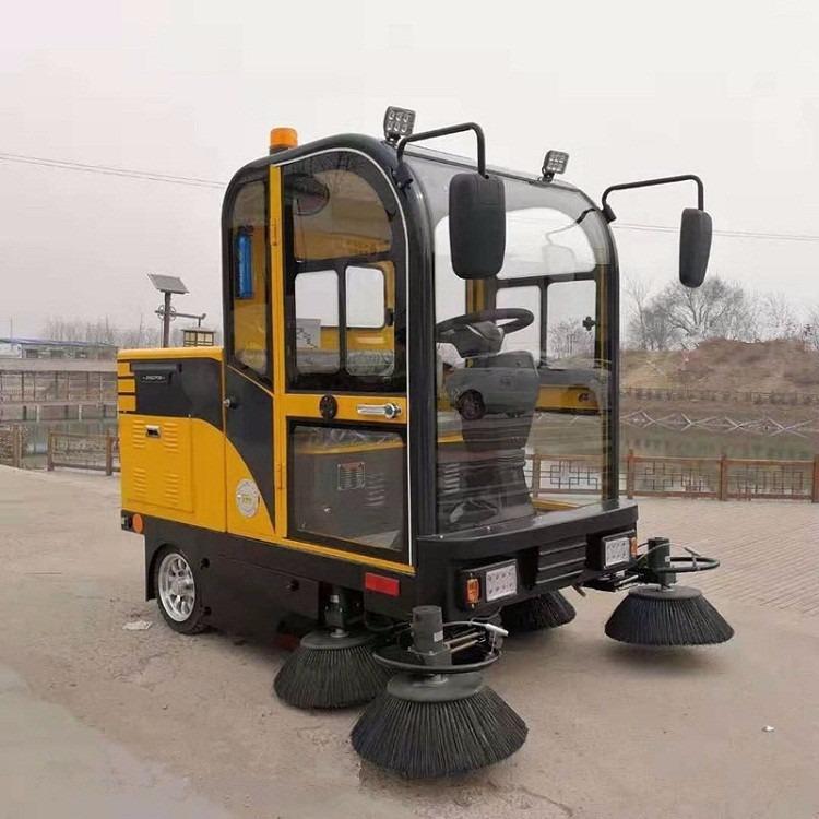 工程車(chē)間用掃地車(chē) 電動(dòng)掃地車(chē)駕駛式 小型電動(dòng)掃地車(chē)價(jià)格