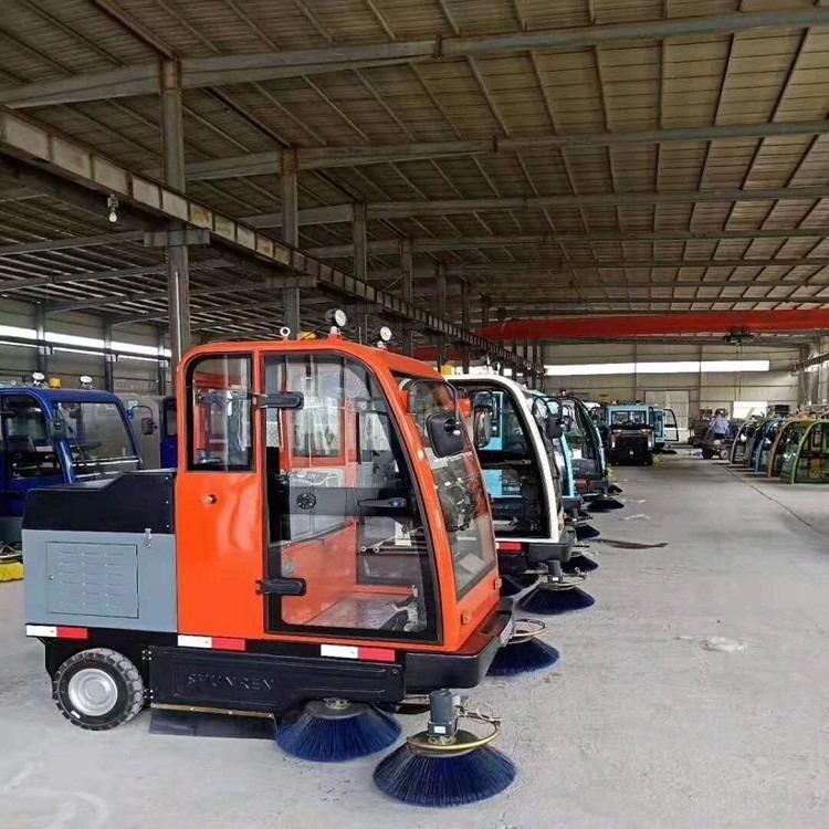 供應物業小型多功能電動掃地車 攪拌站掃地機 駕駛式掃路車