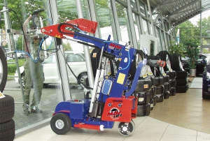 MAVLift 620 室內(nèi)玻璃機器人