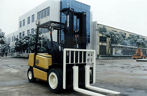 鎮(zhèn)江福馬3噸內(nèi)燃柴油平衡重叉車(chē) CPC-30A