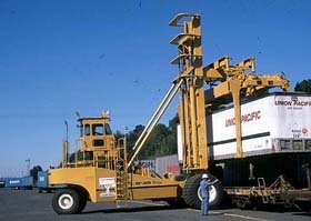 美國(guó)米杰克叉車(chē)(Mi-Jack)重箱內(nèi)燃集裝箱平衡重叉車(chē) MJM 90RT