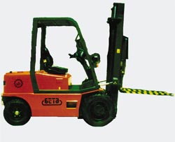 保加利亞Beta2.5噸柴油平衡重叉車(chē) 2540