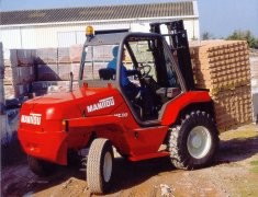廣州天力: 法國曼尼通MC 30內燃平衡重叉車 MC 30