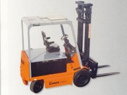 意大利卡瑞佛(CARER)R45N平衡重四輪電動叉車 R45N