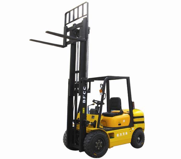 北方：DY-30、35型多用叉車