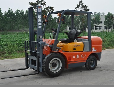 供應安叉2噸內燃平衡重叉車(單缸)