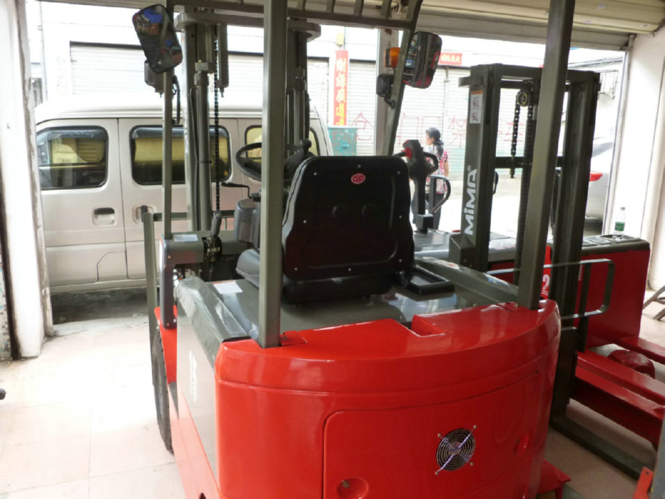 廣州搬易通代理中心｜前移式叉車，電動搬盤車，平衡重叉車等，有樣車