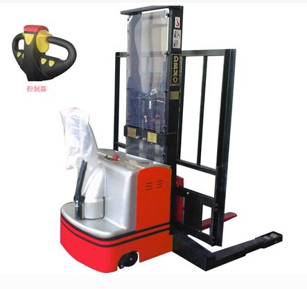 經(jīng)濟型跨腿式電動堆高車 DM-S20C