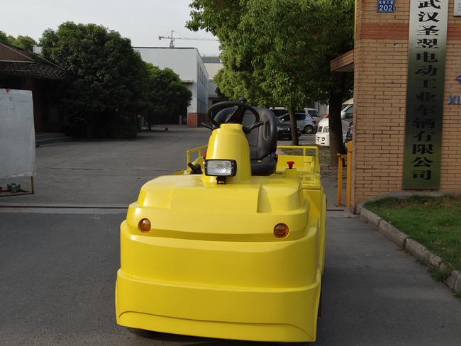 四支點座駕7-15噸牽引車型
