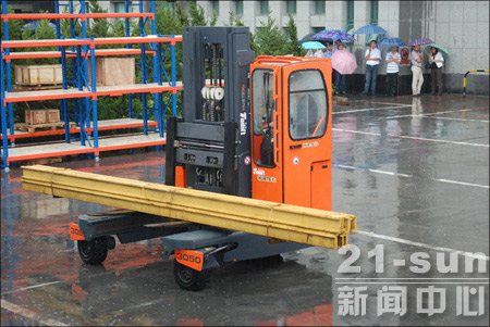 四向橫移式堆高機