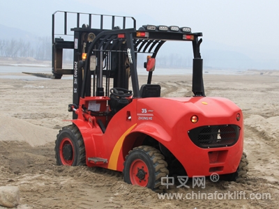 內蒙古泥地全四驅叉車 ZH35